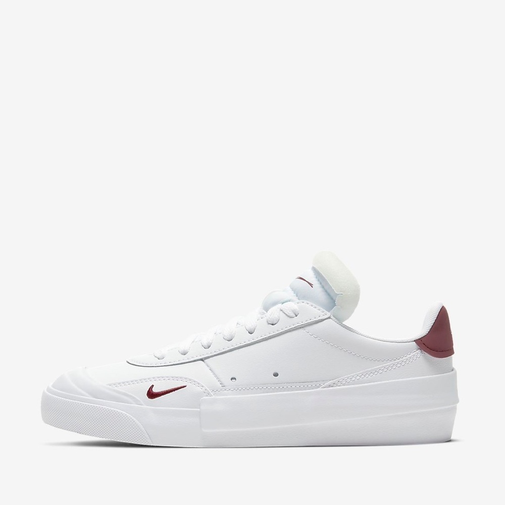 NIKE Tennis shoes